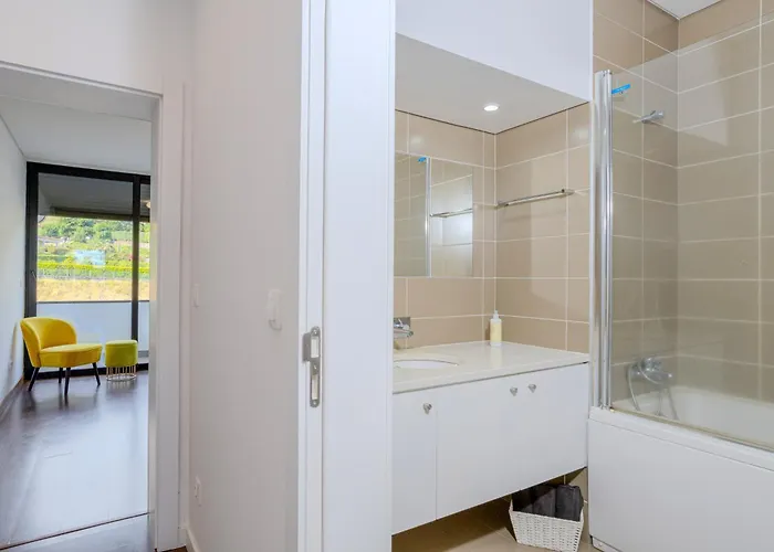 Neat * Ponta Delgada